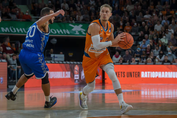 上迅速穿插 上迅速穿插